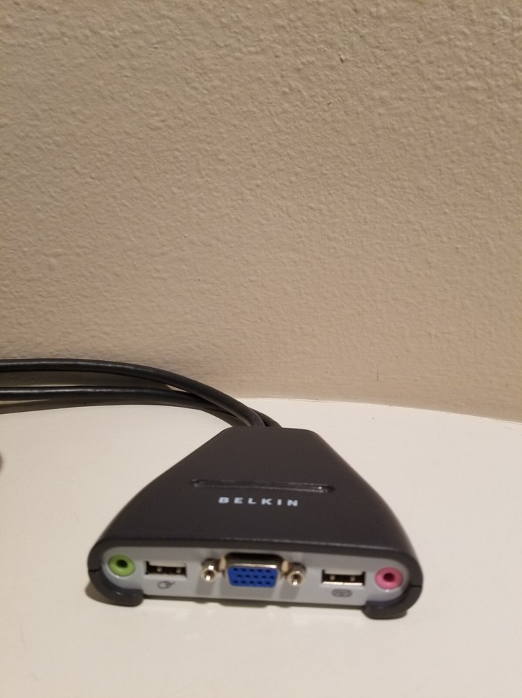 Belkin 2-Port KVM Switch Audio Support Built-In Cabling Manual CD