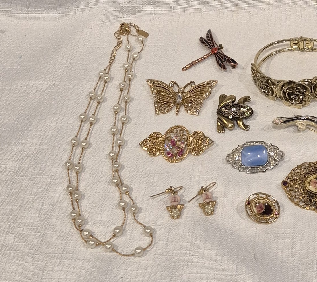 1928 Brand Jewelry Lot Brooches Necklaces Earrings Bracelet EUC Free Ship