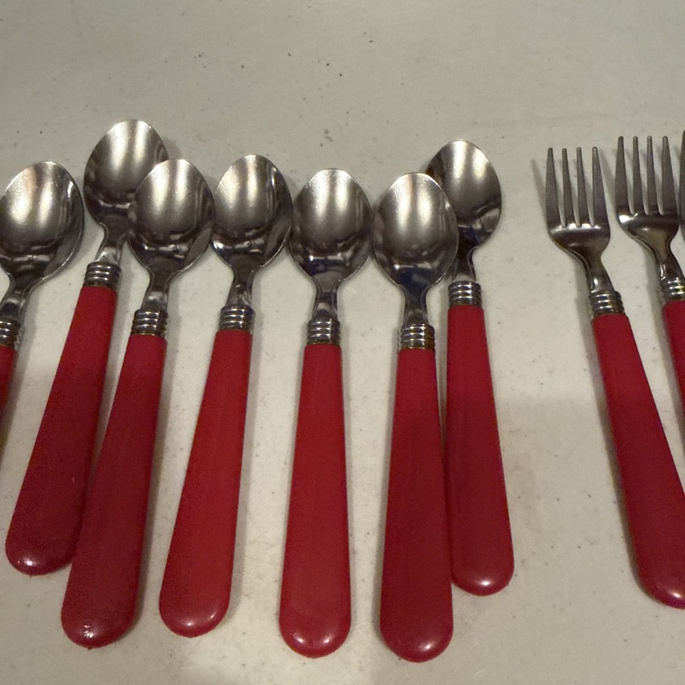 14 Pieces Of Bakelite Red Silverware