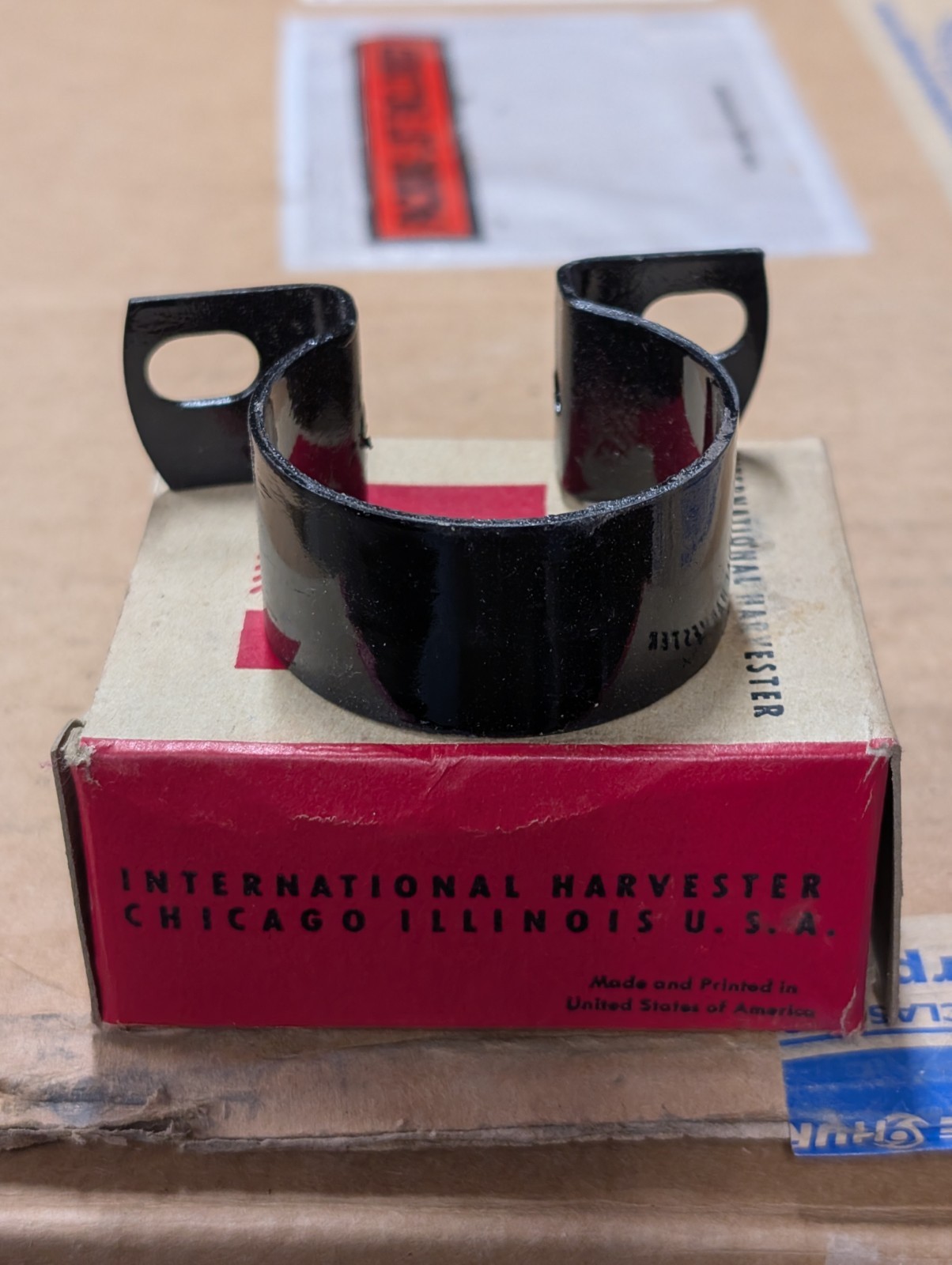 NOS IH International Harvester 353889R1 Coil Clamp In Original Box