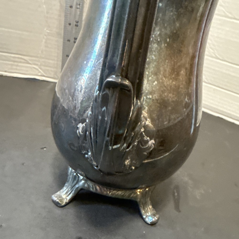 WM Rogers Silver Plate Lidded Coffee Pot 800