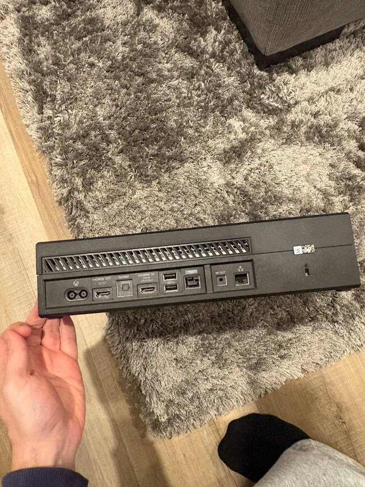 Microsoft Xbox One 1540 500GB Console System Bundle W/ 3 Controllers & 7 Games