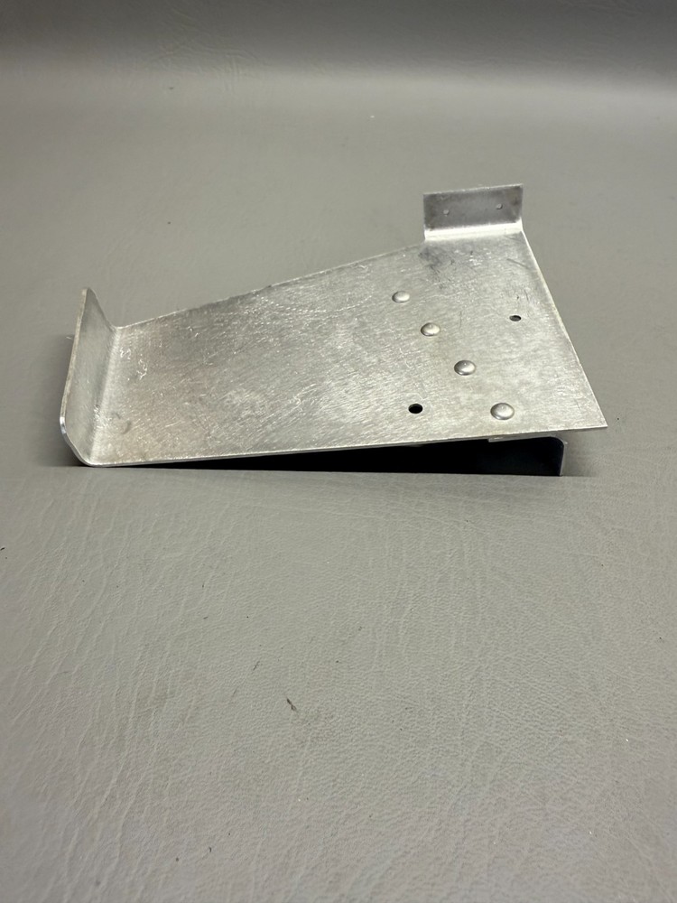68674-000 Piper Bracket Assy