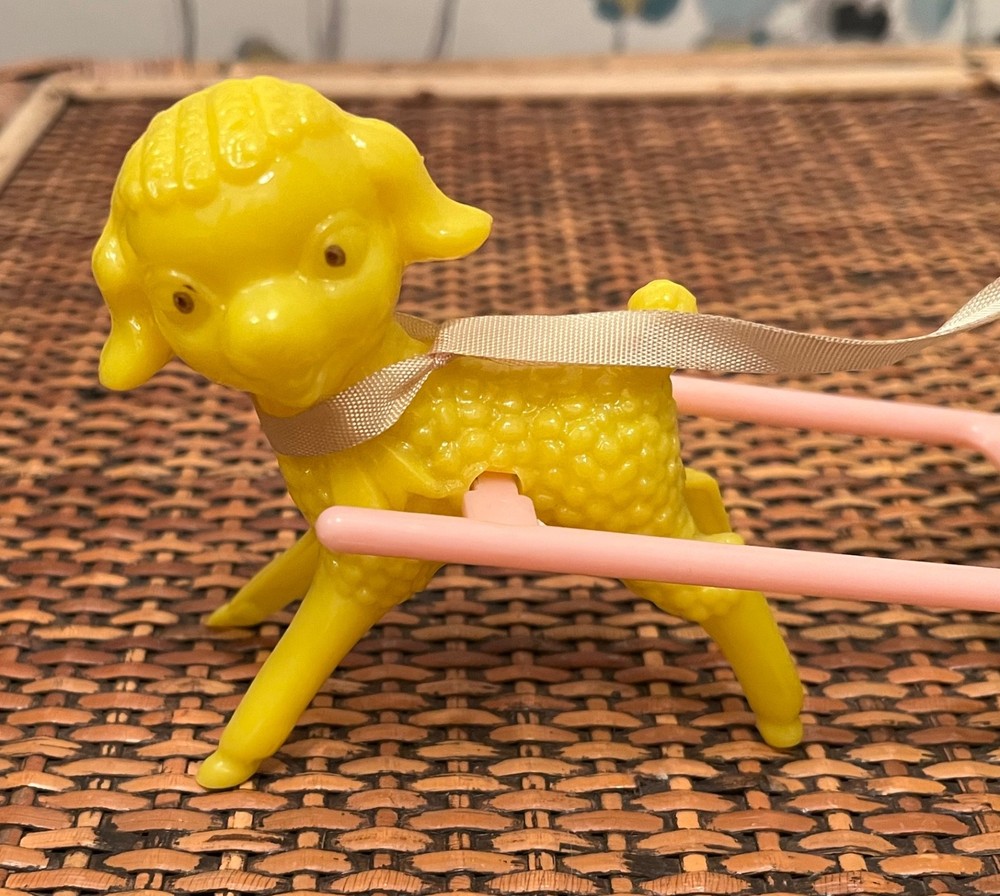 Rosbro Rosen Plastic Easter Lamb Pulling Cart w/ Top Hat Chick