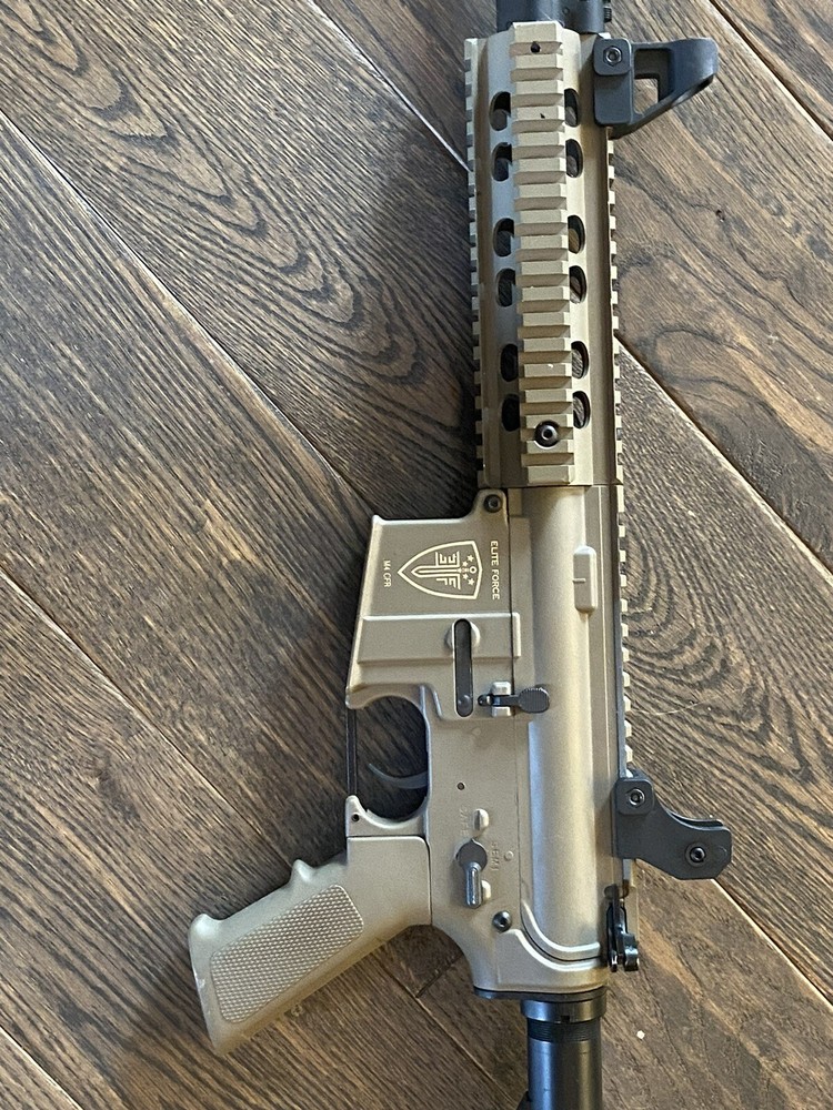 Elite Force CFR Airsoft M4 ( Starter Pack)