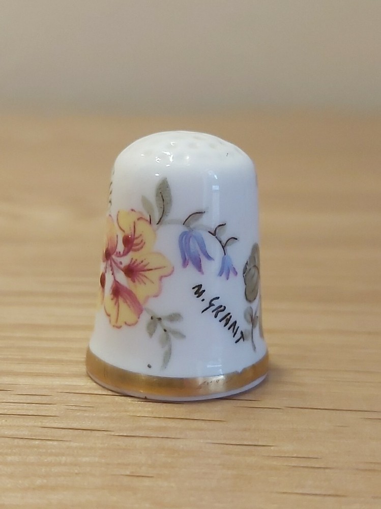 CAVERSWALL THIMBLE - Signed M Grant - Floral Handpainted