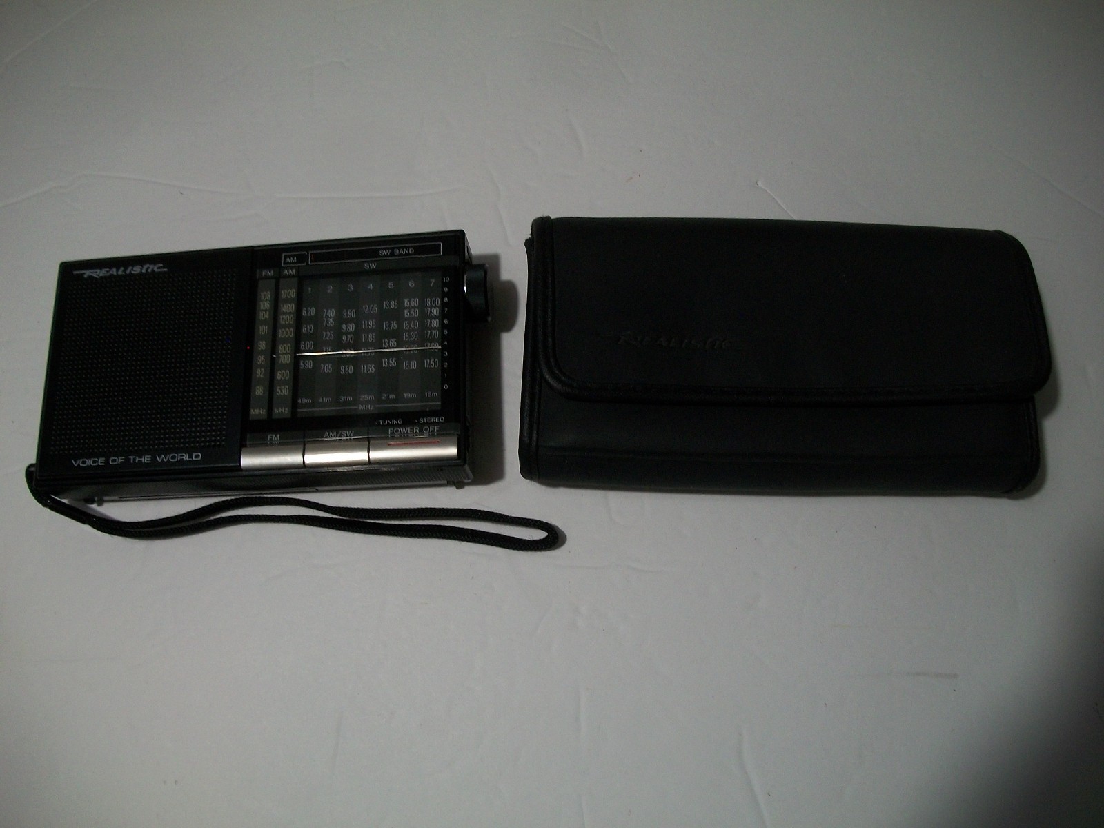 REALISTIC DX-342 VINTAGE AM FM SW RADIO with CASE