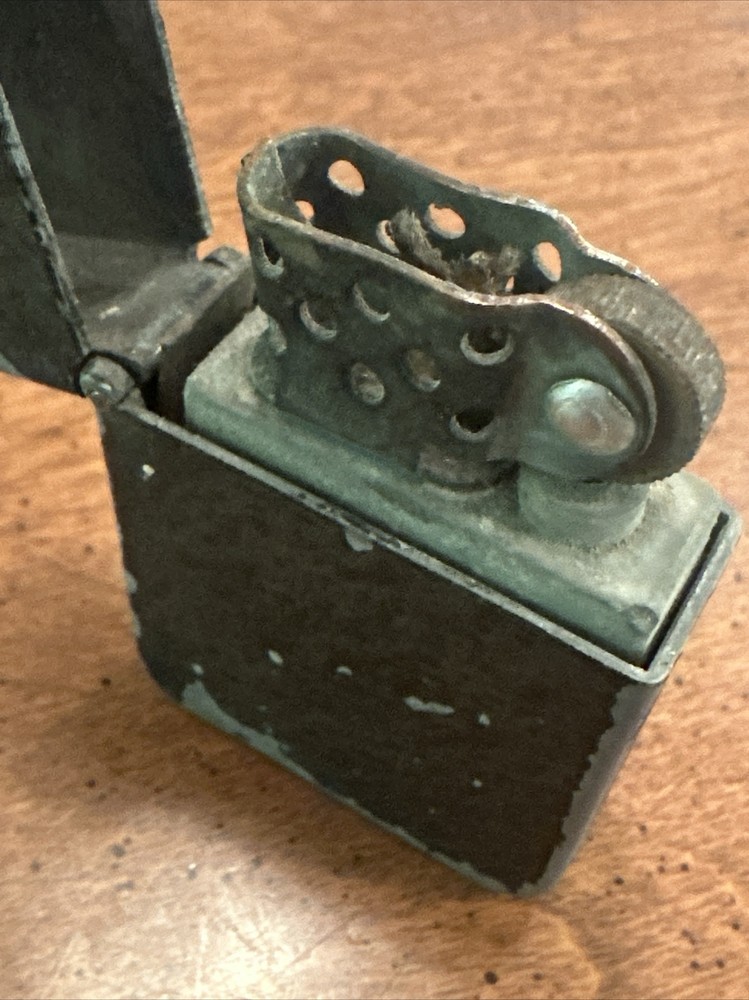 Working WWII Black Crackle Lighter, Berkeley Park One barrel hinge, 16 Hole