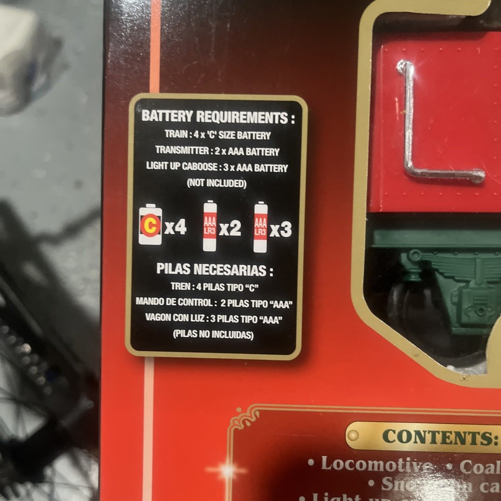 EZTEC North Pole Express 33pc Christmas Train Set 18ft Track Complete