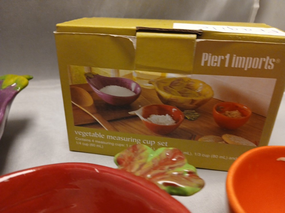 Pier 1 NIB Vegtable Measuring Cup Set