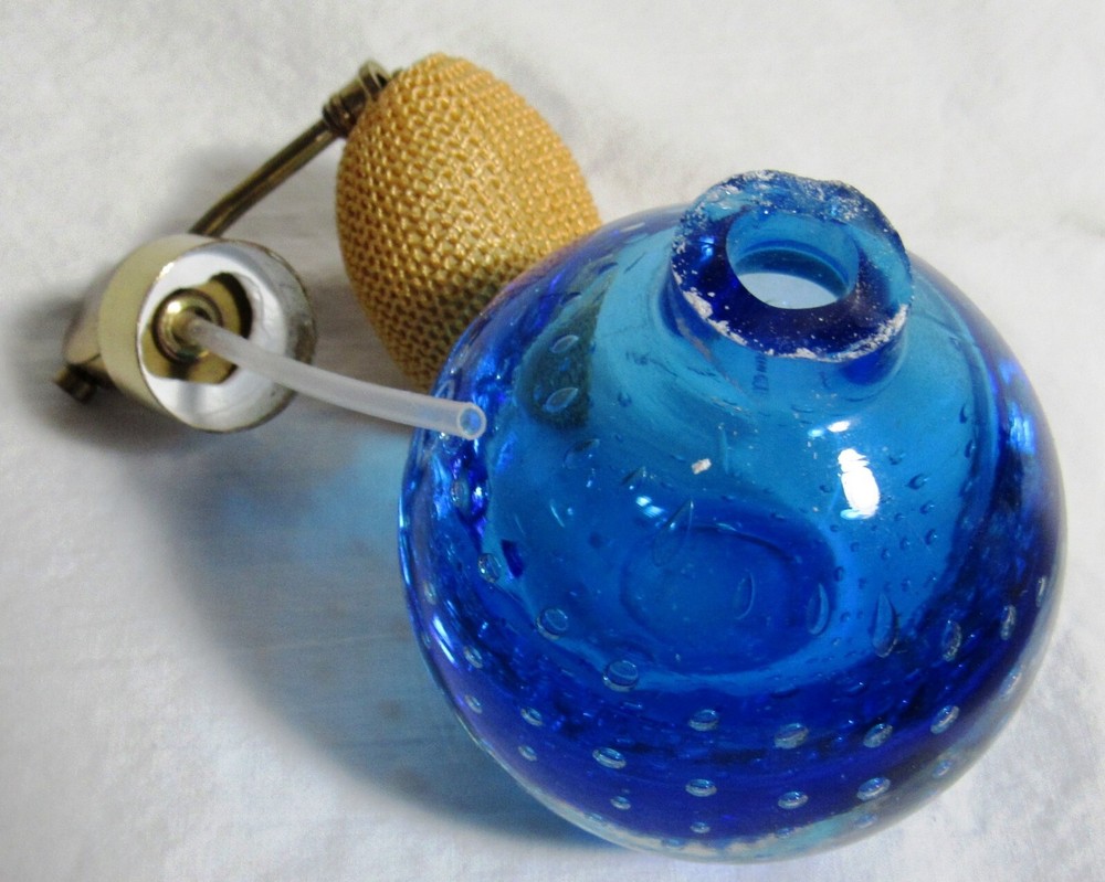 BLUE CONTROLLED BUBBLES PURFUME BOTTLE WITH ATOMISER