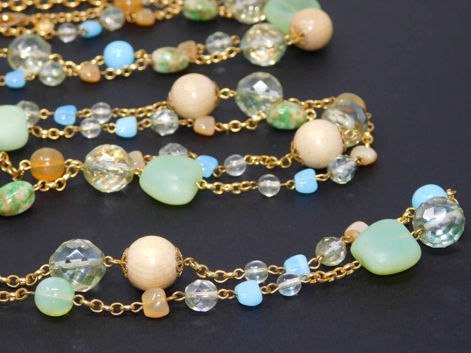 Vintage JOAN RIVERS Ornate Wood Green Glass Bead Chain Flapper Rope 70" Necklace