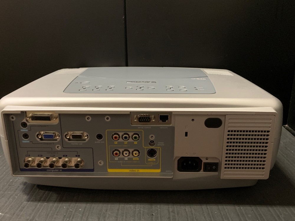 AS IS Infocus LCD Projector LP840 1812 LAMP HOURS