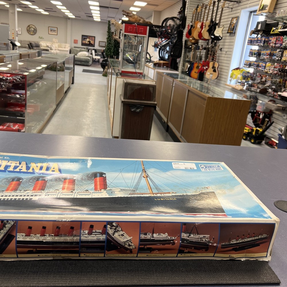 RMS LUSTANIA MODEL SHIP