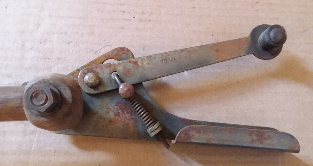 Vintage Clay Pigeon Thrower - Used