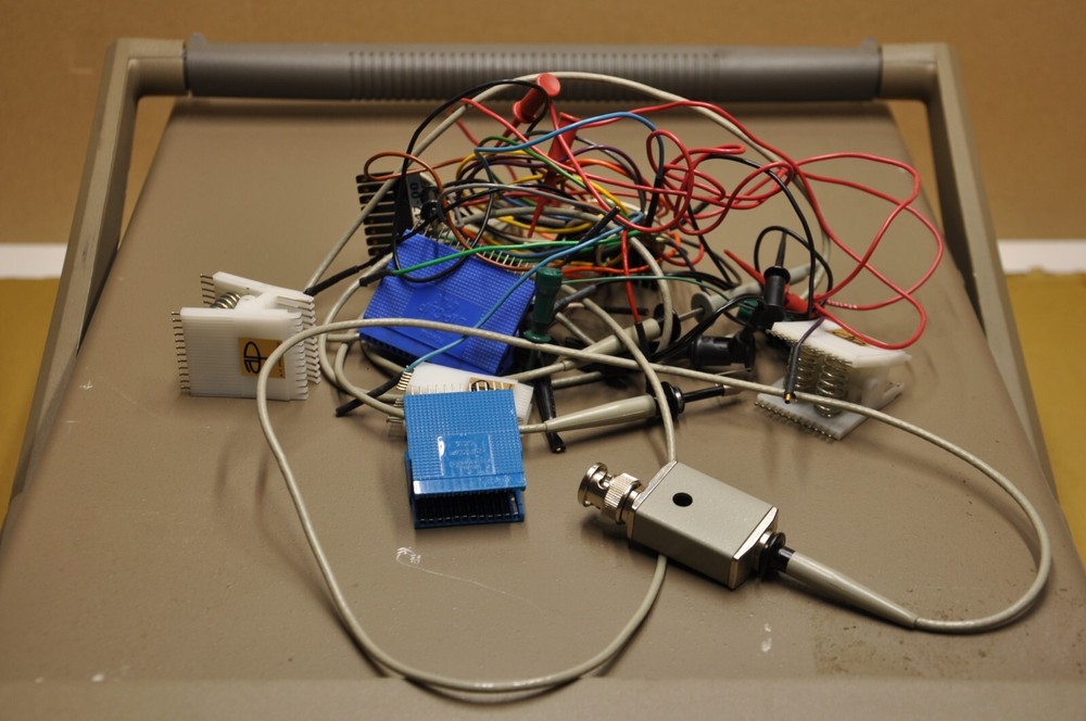 TEKTRONIX 1240 LOGIC ANALYZER FOR PARTS ONLY