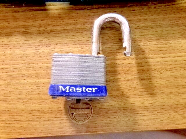 VINTAGE NO.1 MASTER LOCK W/ 1 KEY WORKING
