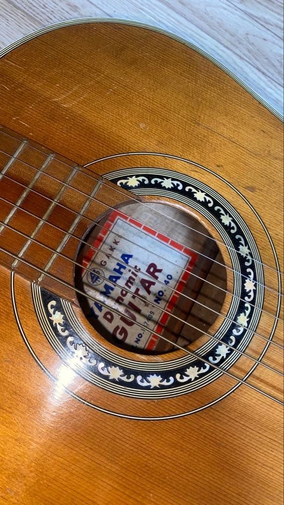 YAMAHA Dynamica acoustic guitar