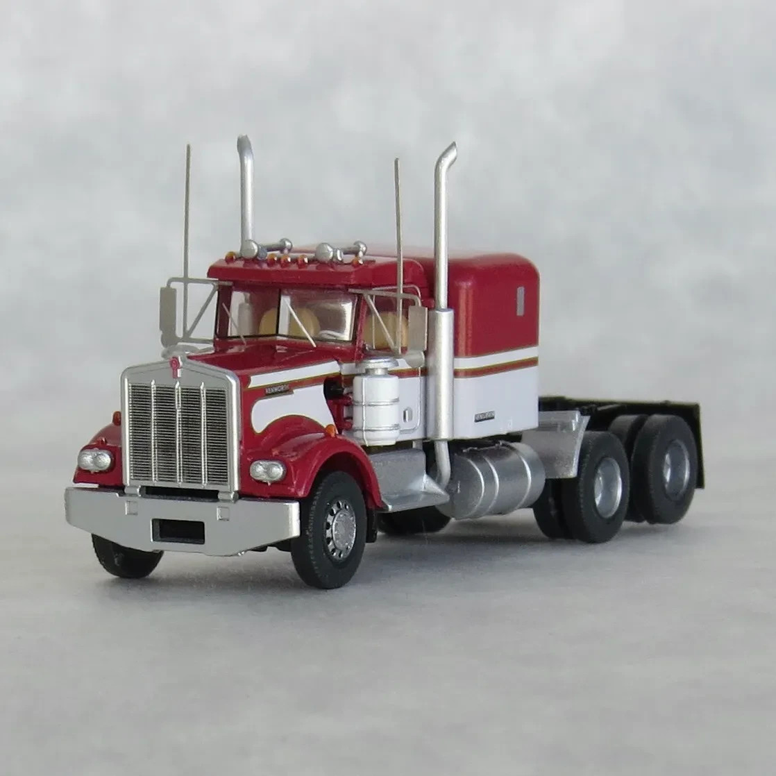 TRAINWORX (N-Scale) #49042 Kenworth W900 60″ sleeper Tractor - Burgundy/White