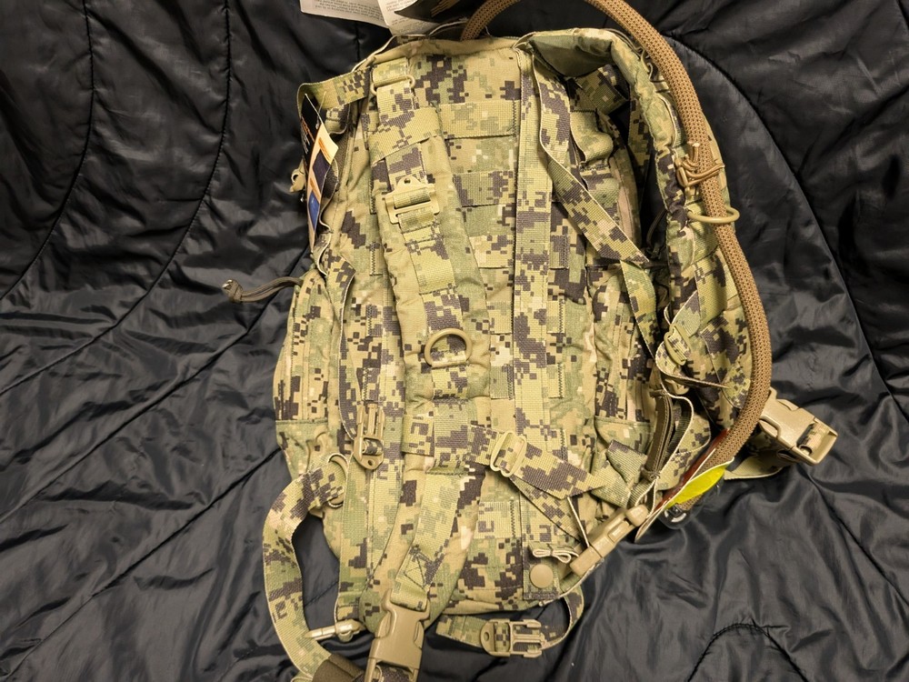 Source helix NWU Type III (By Eagle) Hydration System. New With Extra Bladder!