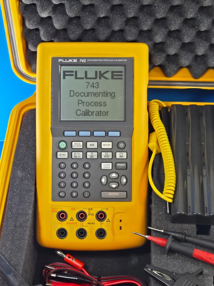 Fluke 743 DPC Documenting Process Calibrator Meter DPC CLEAN!
