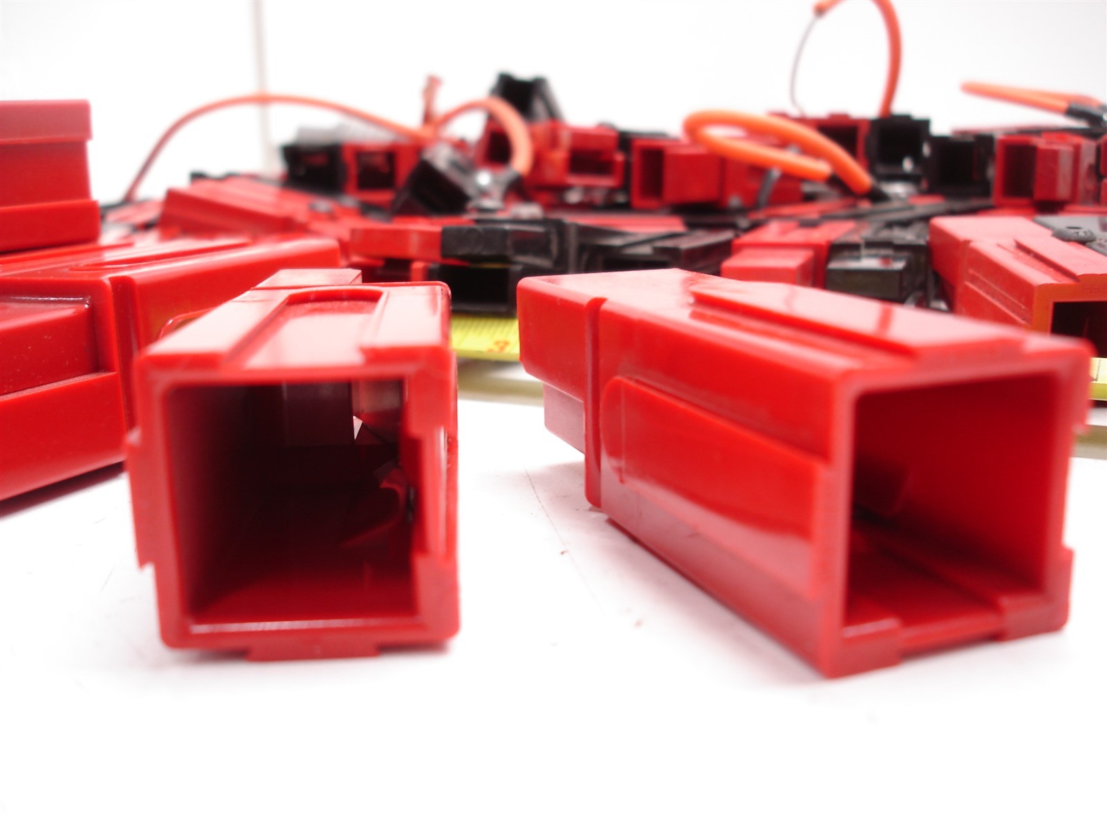 165 TOTAL NASCAR ASSORTED ANDERSON QUICK CONNECT BATTERY WIRE CONNECTOR HOUSINGS