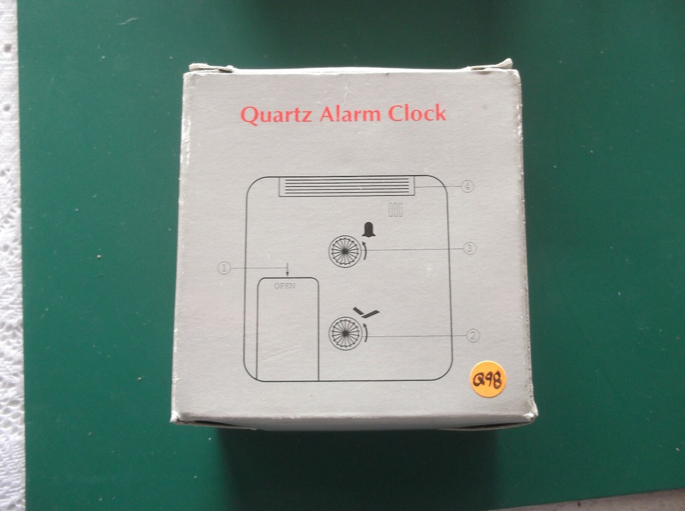 DELUXE QUARTZ ALARM CLOCK - WHITE 65mm