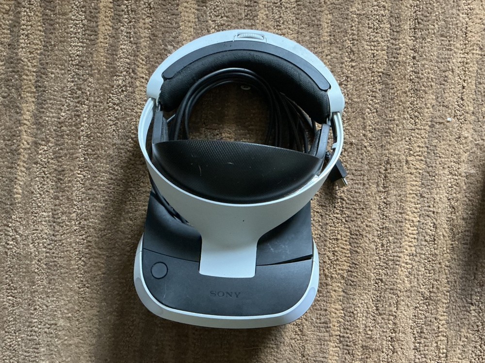 PLAYSTATION 4 PRO VR BUNDLE WITH GAMES