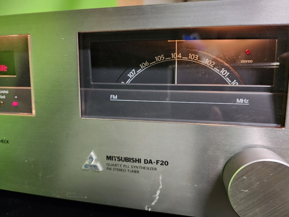 Mitsubishi DA-F20 Stereo Tuner