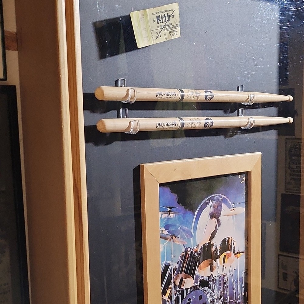 (KISS) Peter Criss Drum Sticks And Ticket From 1978 In Display Case .