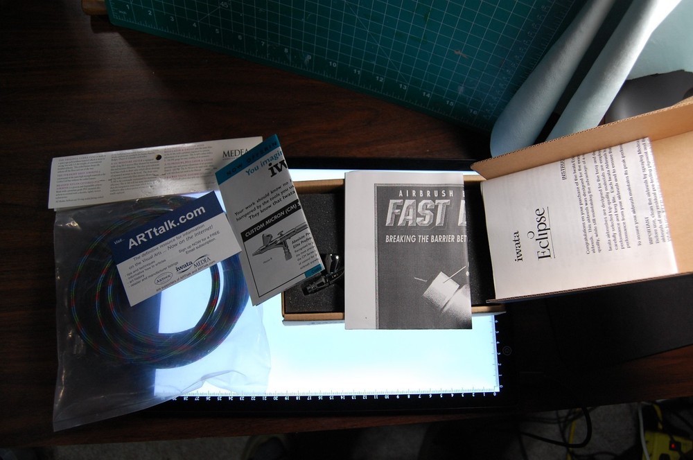 Iwata HP-BS Eclipse Airbrush - Small Gravity Feed + Air Hose - Silver