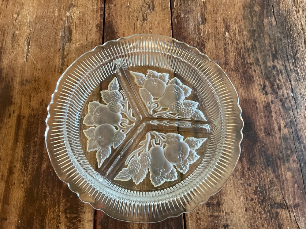 SMALL THREE SECTION ROUND DISH WITH OPAQUE FRUIT PATTERN