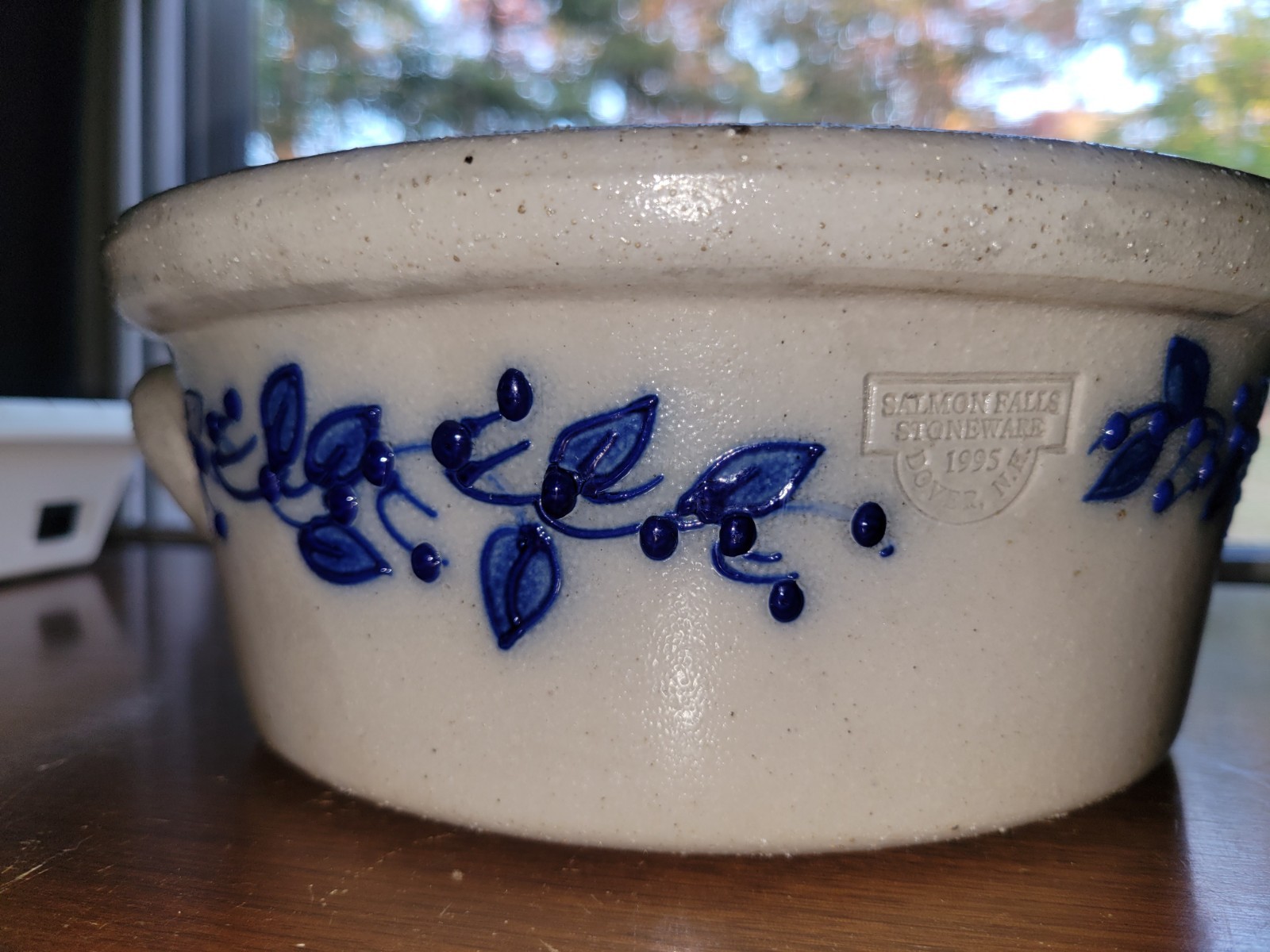 9.25"x3.5" Salmon Falls Blueberry Basket Cassarole Bowl Lidded 1995