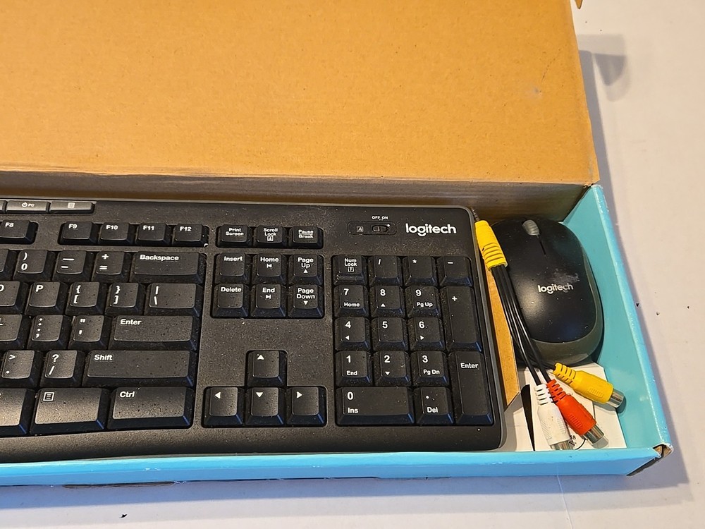 Logitech MK270 Wireless Keyboard and Mouse Combo - 920-008813