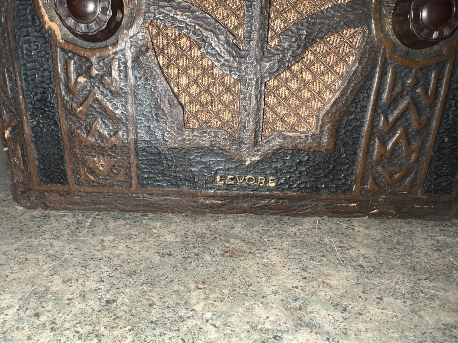 LEWOL Tabletop Broadcast Receiver. Model: "LEVORE" . Rare model. Works great !!