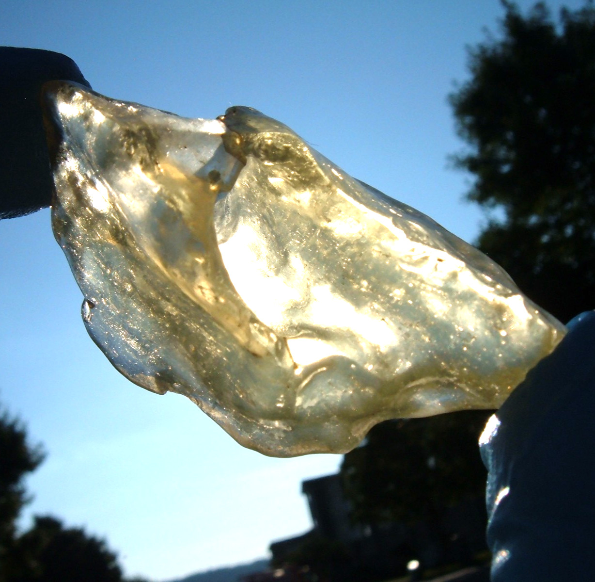 Libyan Desert Glass Meteorite Tektite impact specimen( 155 crt)Natural Hole Gem