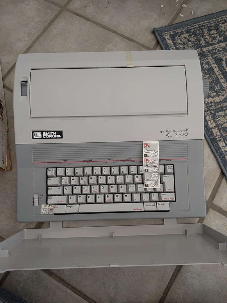 Smith Corona XL 2700 Electronic Typewriter NEW