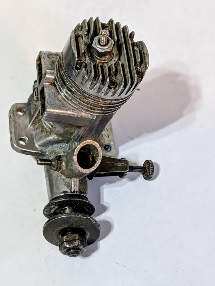 FOX 29 SLANT PLUG CONTROL LINE ENGINE W/ MUFFLER, GOOD COMPRESSION & CONDITION