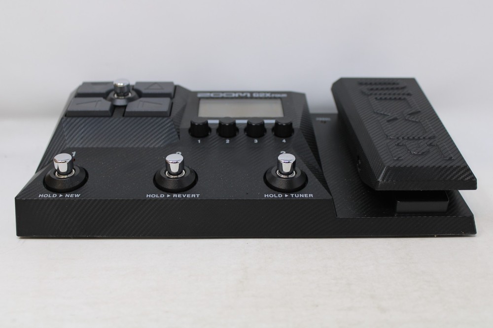 Zoom G2X Four Guitar MultiEffects Processor with Expression Pedal + Box