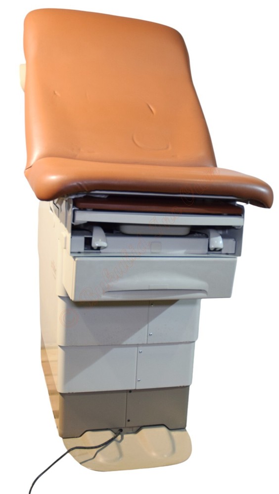 Midmark 222 Power Exam Table