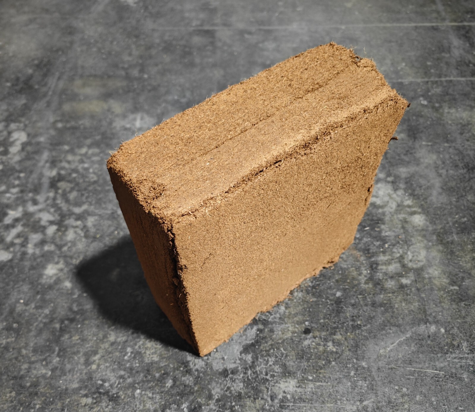 Organic Coco Peat 4.5 Kg/10 Lbs Block, Expands to 15 Gallons, Low EC, Ph Neutral
