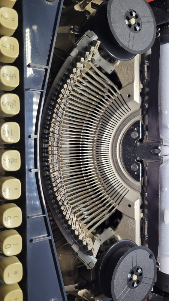 ADLER J5 TYPEWRITER NOTE WITH CASE