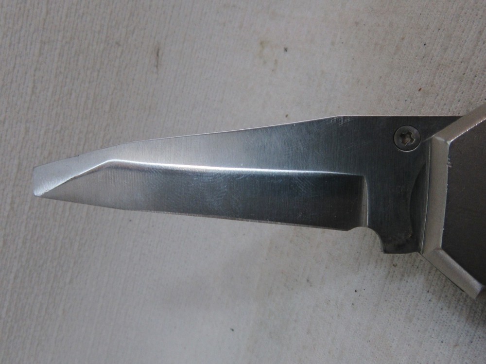 Klein Tools Lightweight Lockback Knife- 2-1/2'' w/Screwdriver 44008