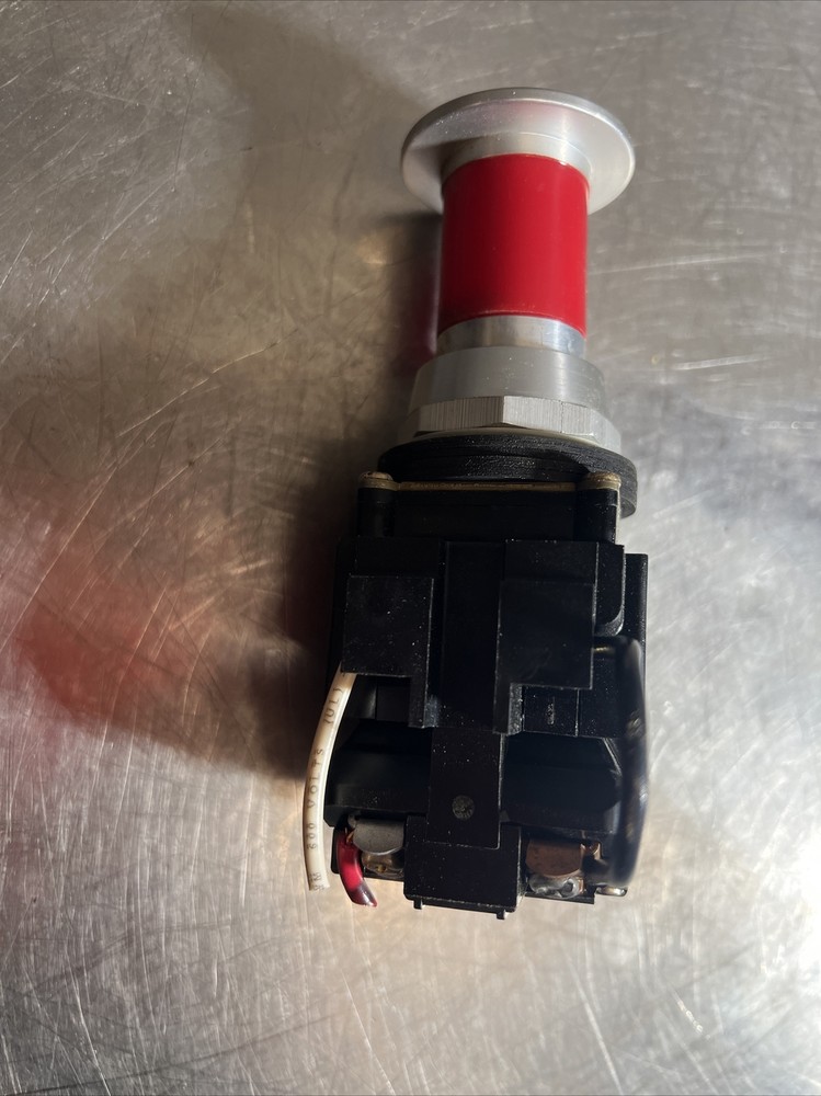 MICRO SWITCH PTY2311. PUSH-PULL SWITCH. 2-POSITION. USED.