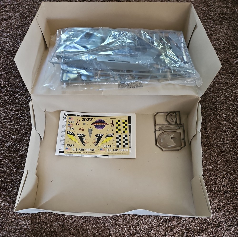Revell Armageddon Space shuttle model kit Armadillo 1/144 OPENED BOX