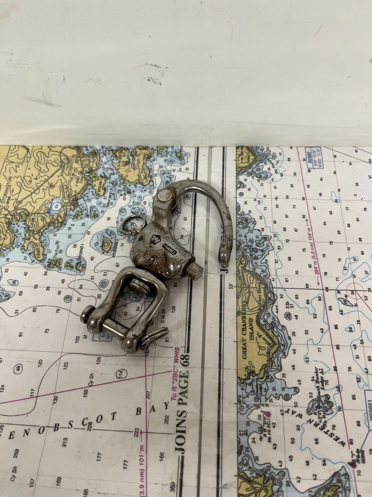 Winchard HR Snap Shackle w/ Headboard 4" Length