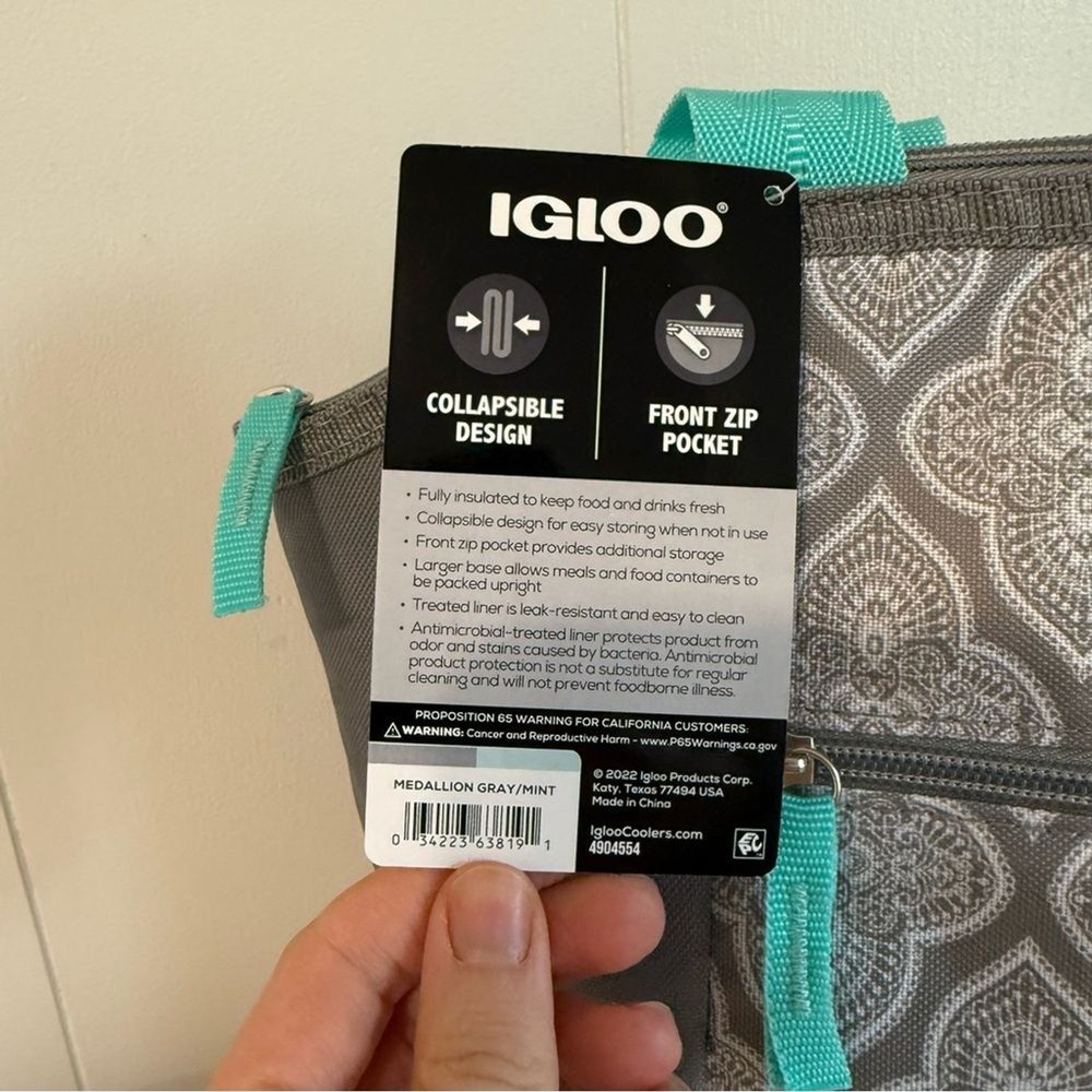 Igloo Cooler New with Tags Gray with Teal Straps