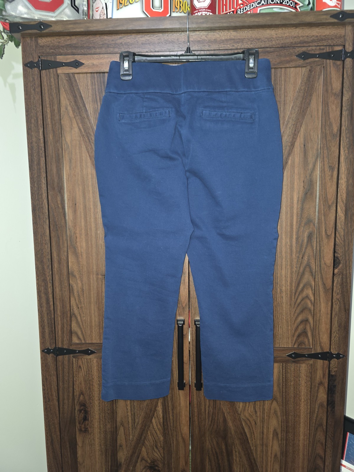 St. JOHN'S BAY Blue Capri Pants Size 4
