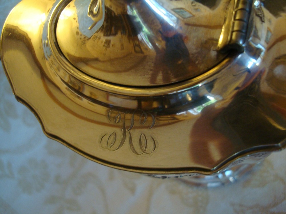 MERIDEN SILVER PLATE 1921 TEA POT, LARGE 11"