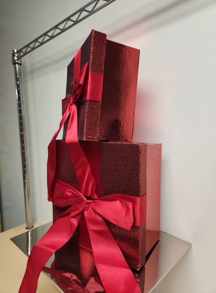 SQUARE STACKING RED GLITTER & SATIN BOW GIFT BOXES SET 24